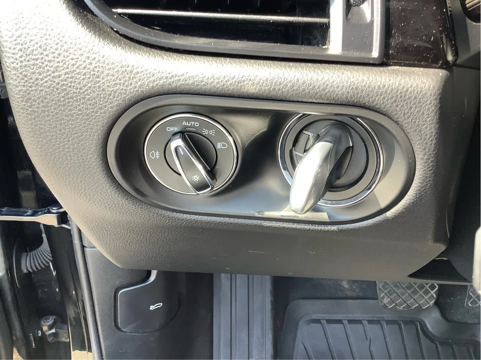 2020 Porsche Macan - Image 17 of 20