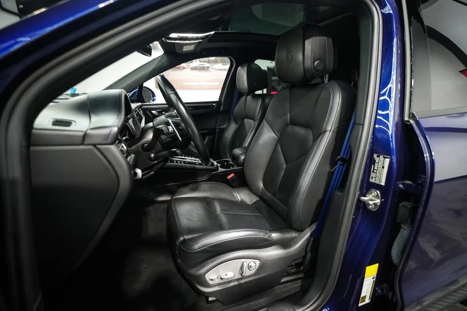 2020 Porsche Macan - Image 18 of 19