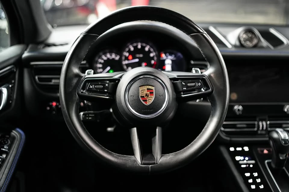 2020 Porsche Macan - Image 14 of 19