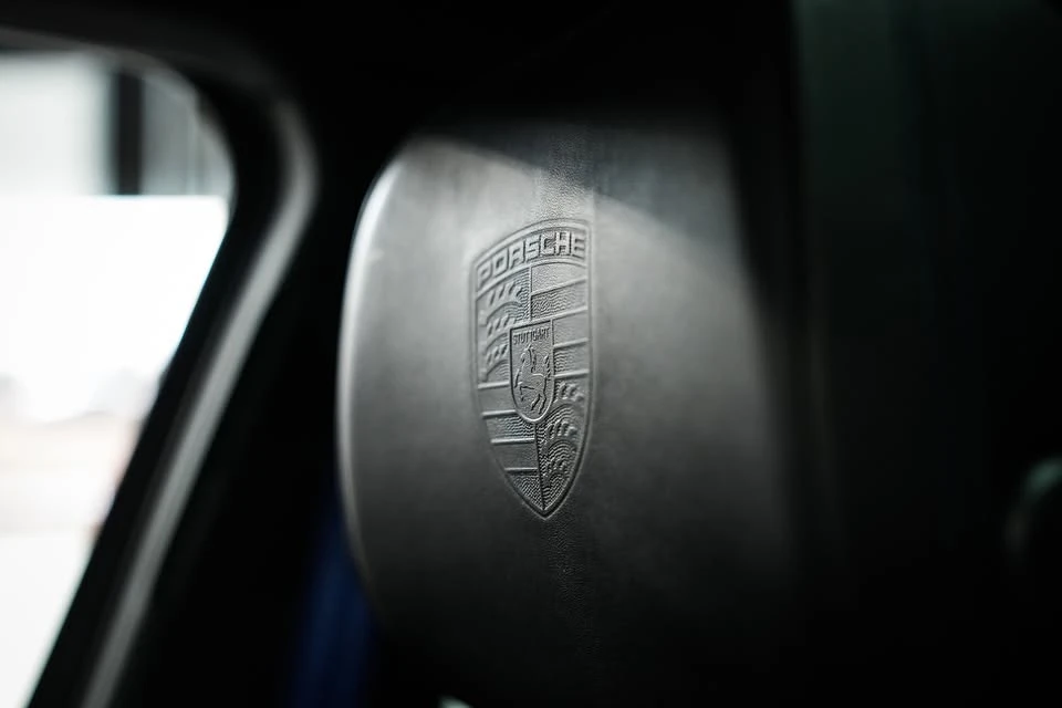 2020 Porsche Macan - Image 17 of 19