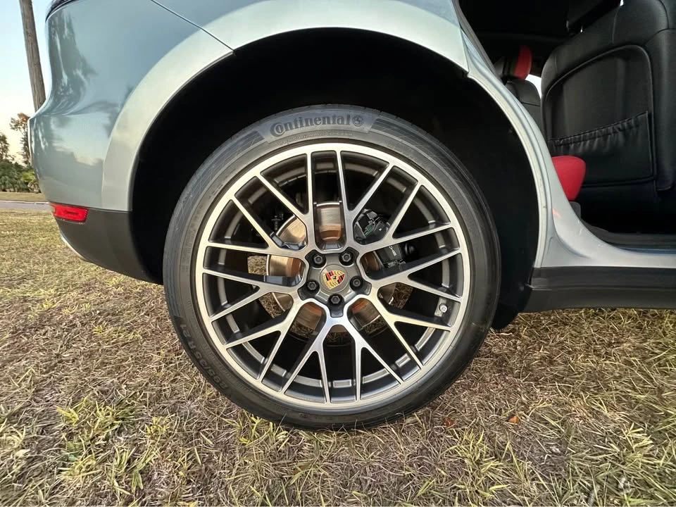 2020 Porsche Macan - Image 16 of 19