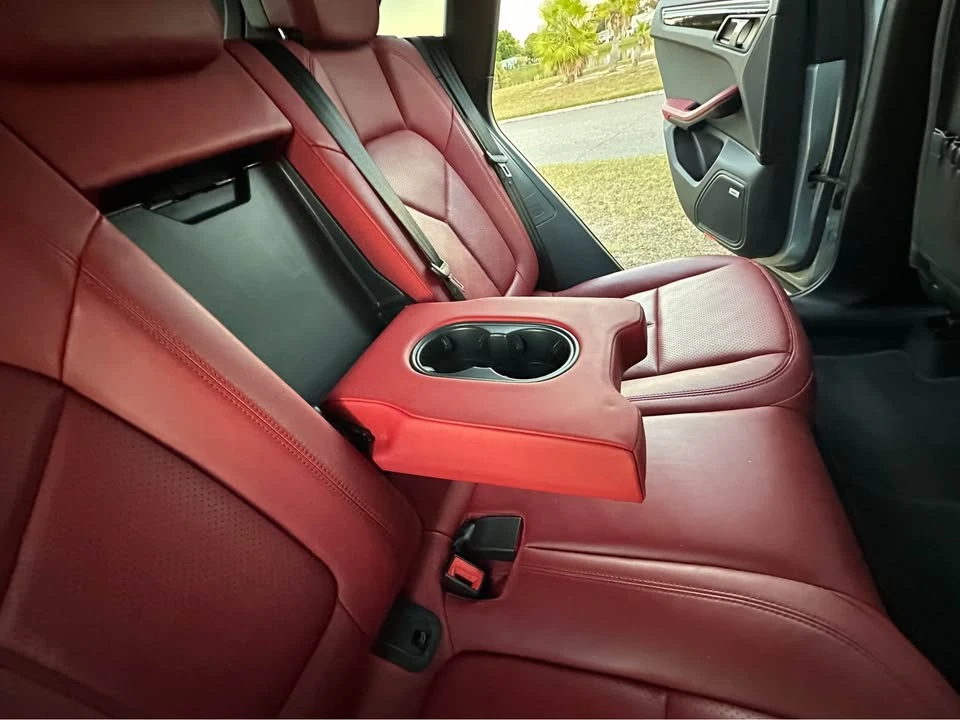 2020 Porsche Macan - Image 18 of 19