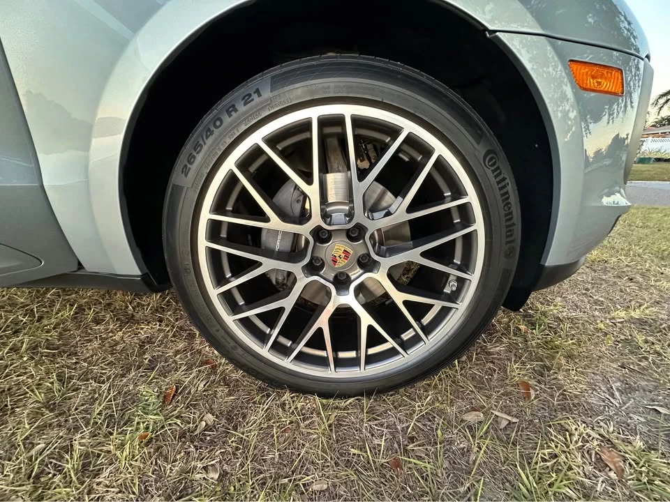 2020 Porsche Macan - Image 17 of 19