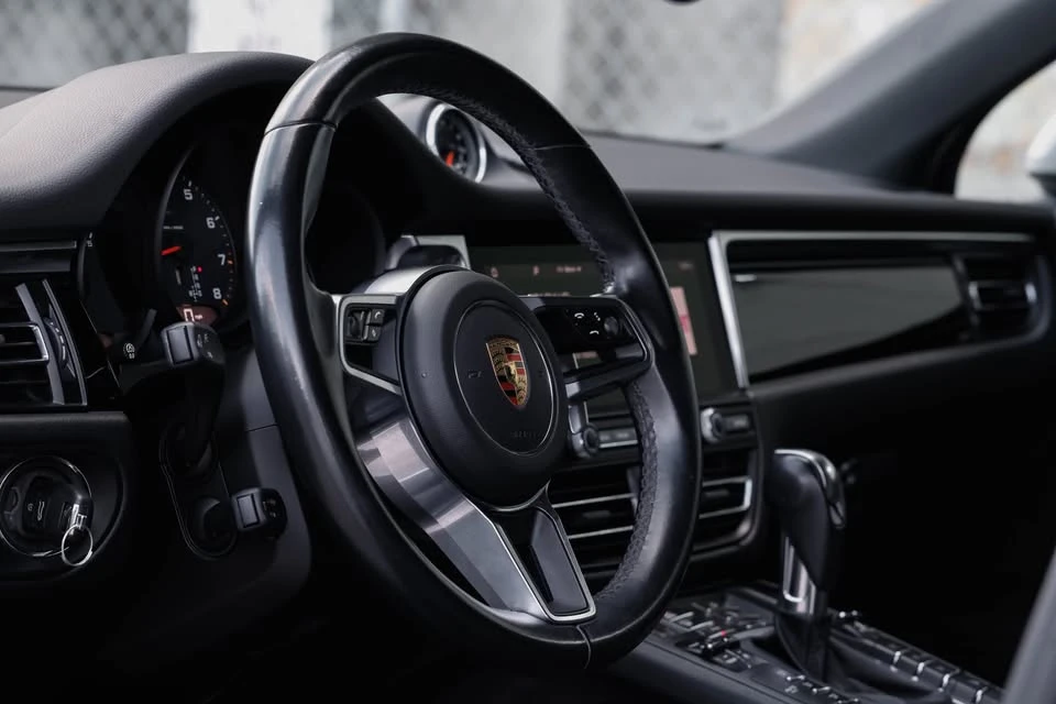 2020 Porsche Macan - Image 11 of 14