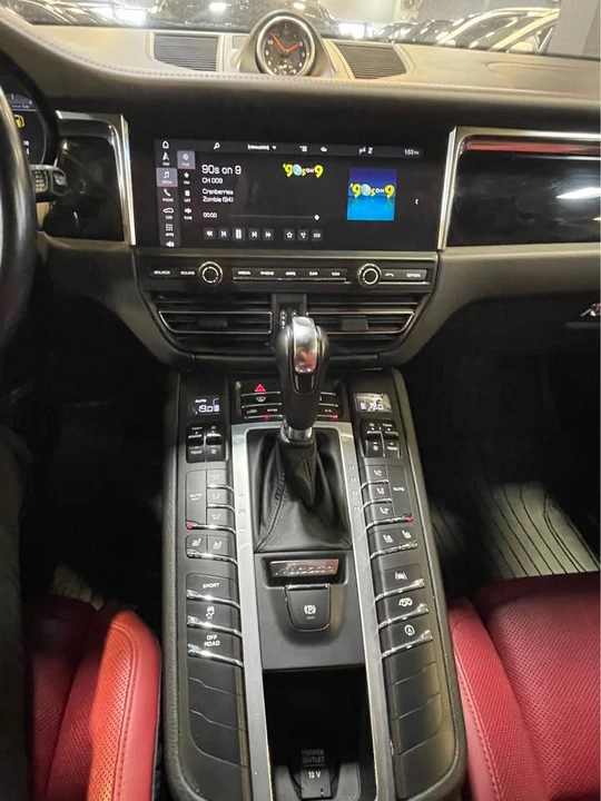2020 Porsche Macan - Image 9 of 10