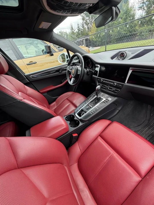 2020 Porsche Macan - Image 11 of 12