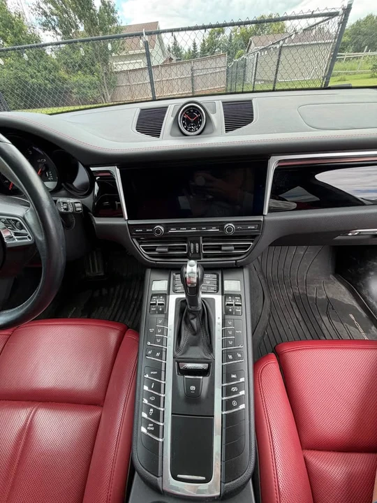 2020 Porsche Macan - Image 10 of 12