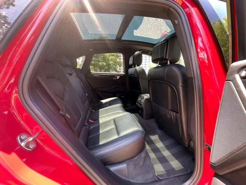 2020 Porsche Macan - Image 15 of 20