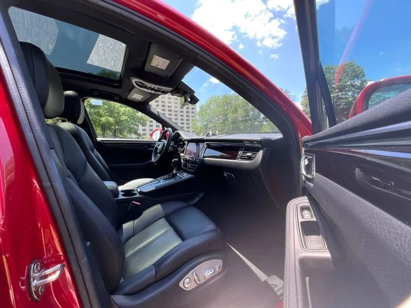 2020 Porsche Macan - Image 16 of 20