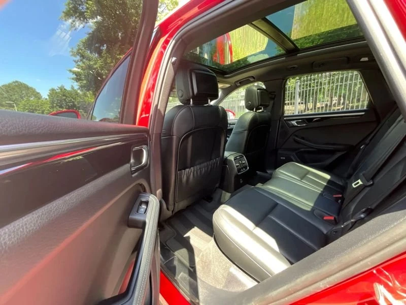 2020 Porsche Macan - Image 12 of 20