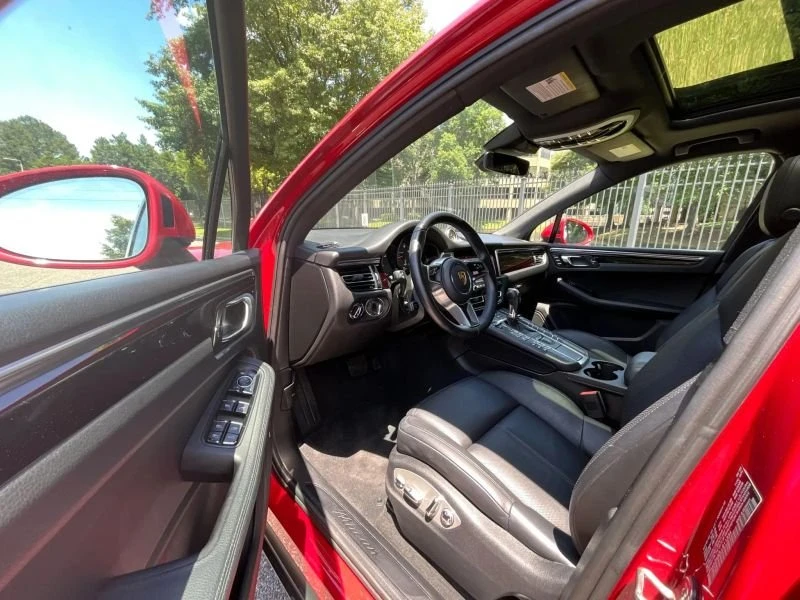 2020 Porsche Macan - Image 9 of 20