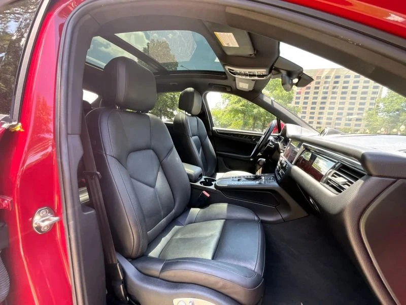 2020 Porsche Macan - Image 17 of 20