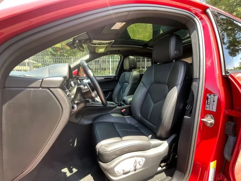 2020 Porsche Macan - Image 11 of 20