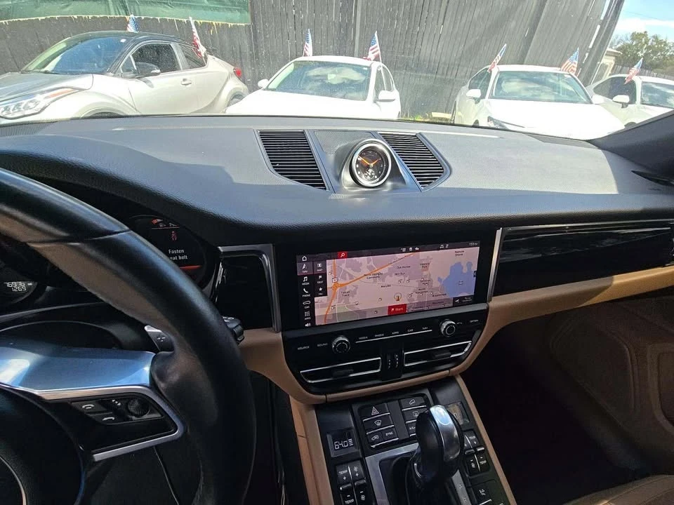 2020 Porsche Macan - Image 9 of 11