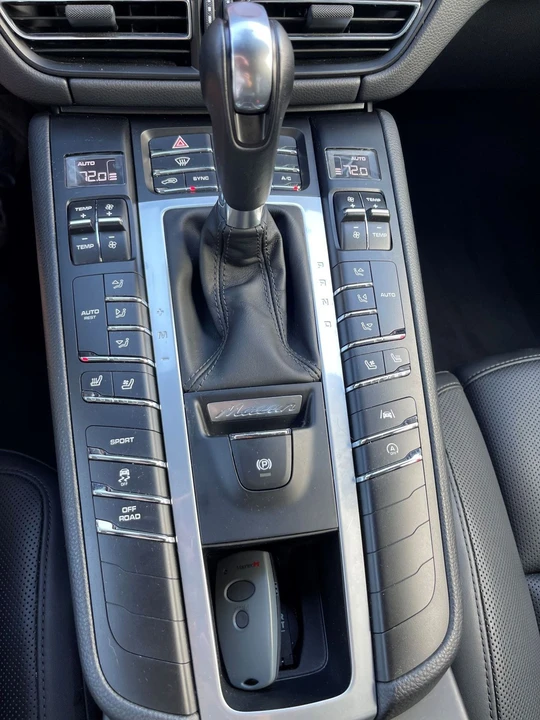 2020 Porsche Macan - Image 8 of 16