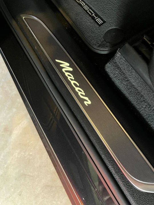 2020 Porsche Macan - Image 15 of 16