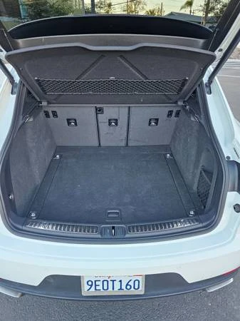 2020 Porsche Macan - Image 9 of 16