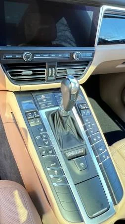 2020 Porsche Macan - Image 10 of 14
