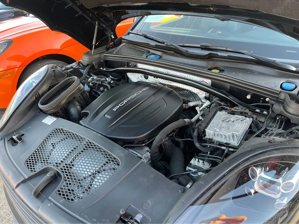 2020 Porsche Macan - Image 9 of 10
