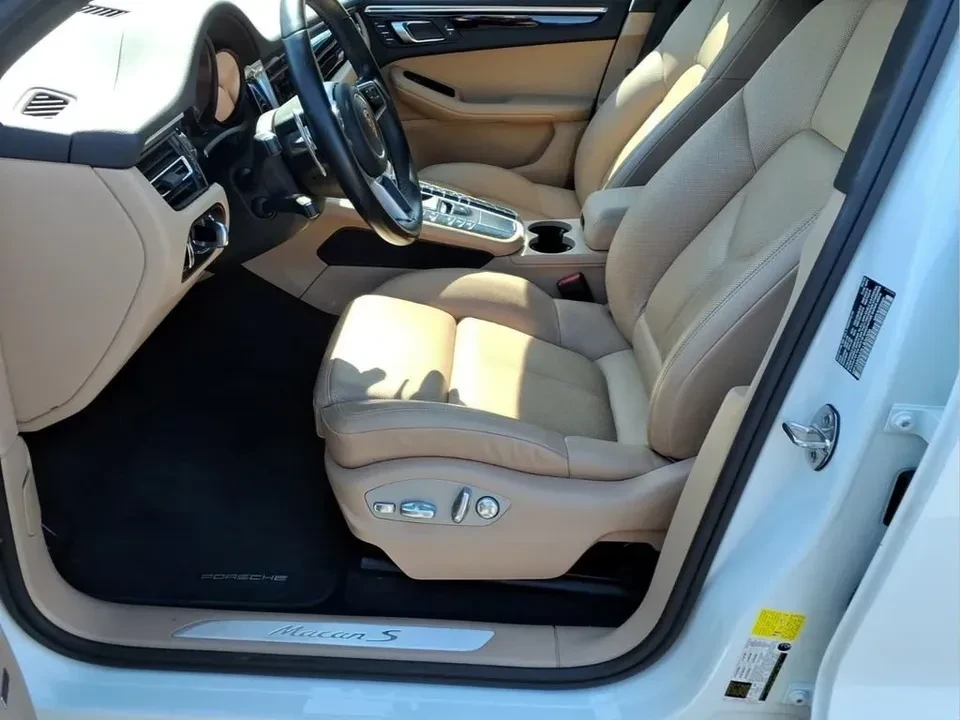 2020 Porsche Macan - Image 15 of 20