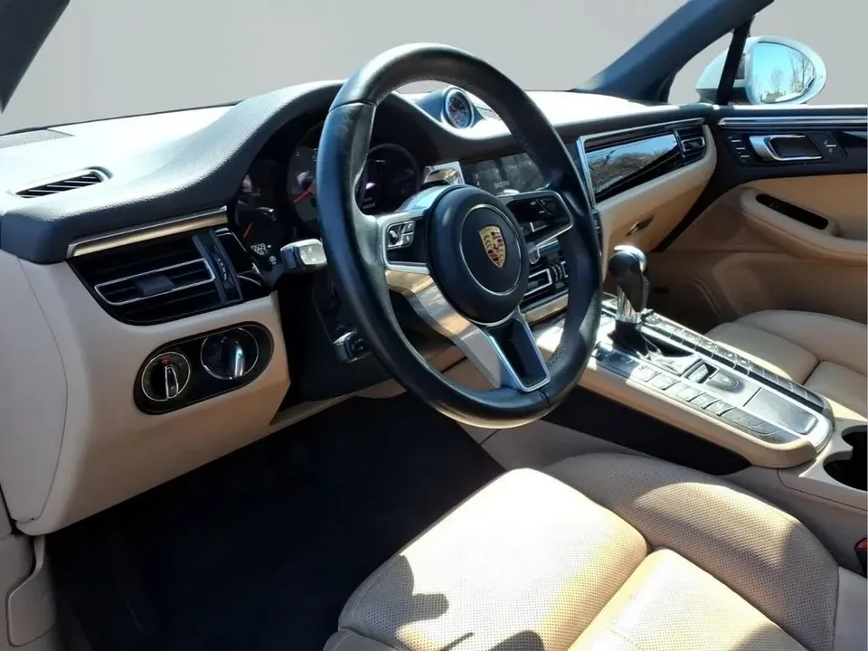 2020 Porsche Macan - Image 17 of 20