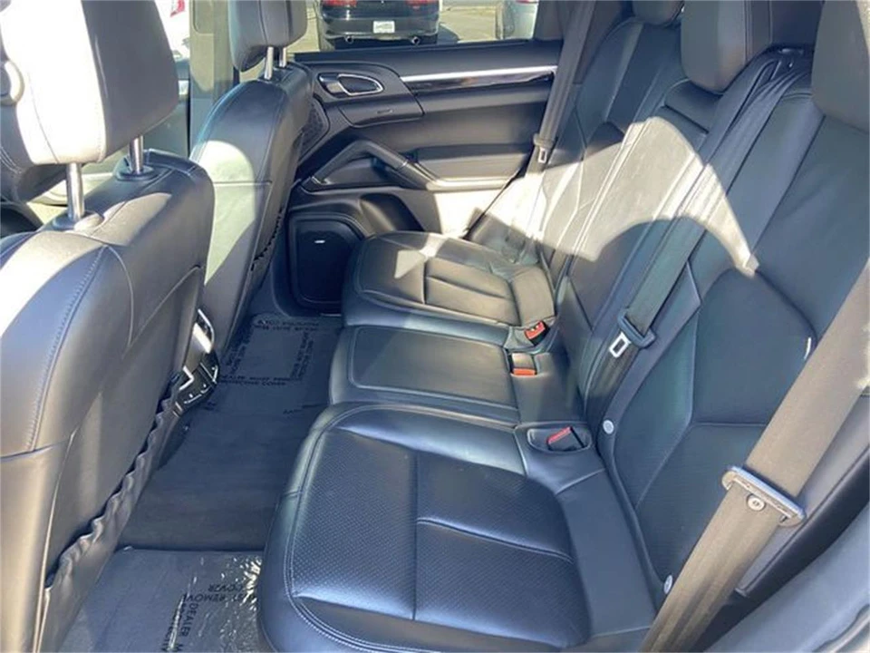 2020 Porsche Macan - Image 9 of 30