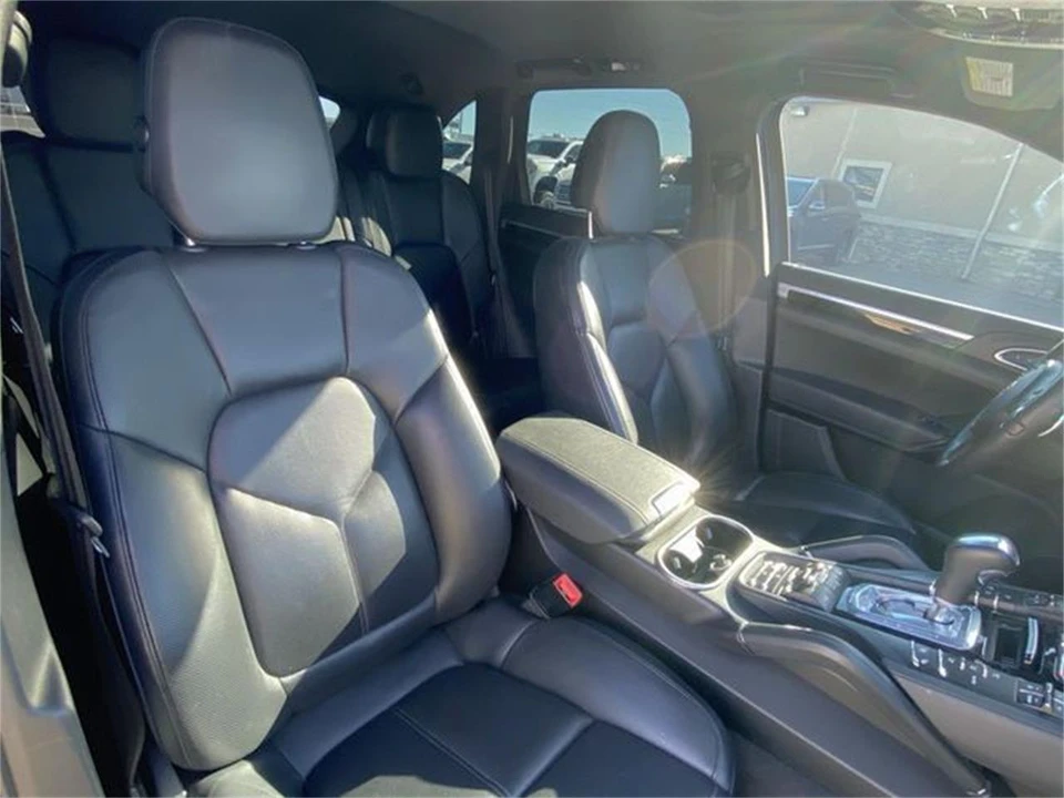 2020 Porsche Macan - Image 16 of 30