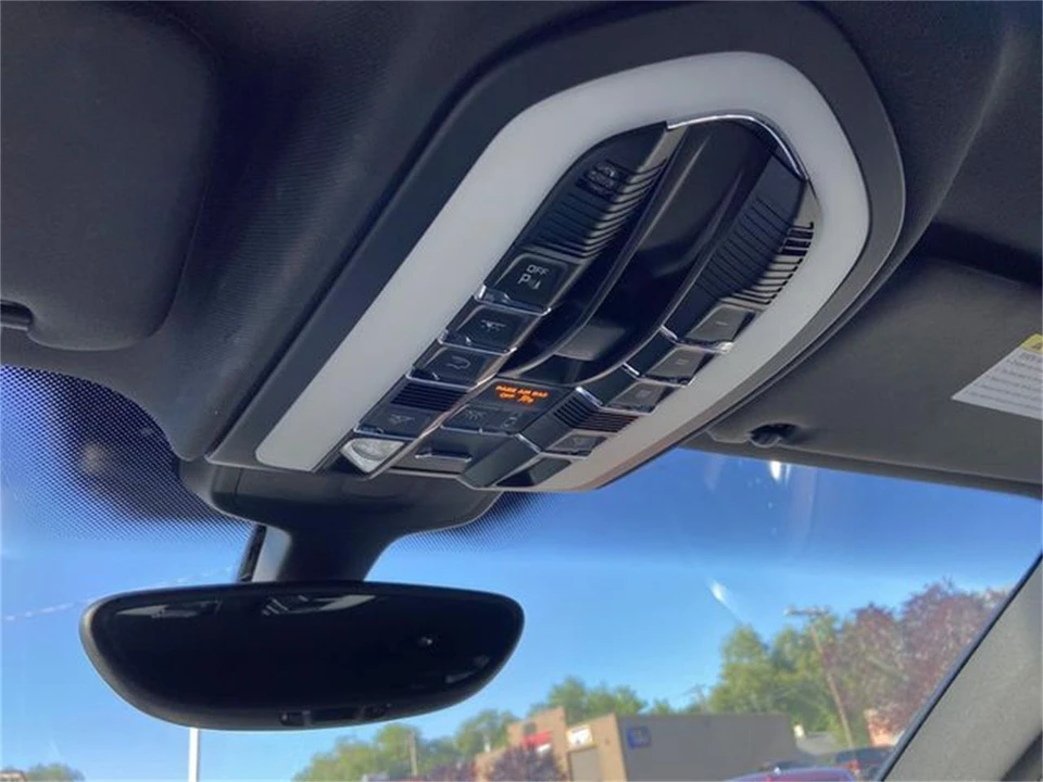 2020 Porsche Macan - Image 19 of 30
