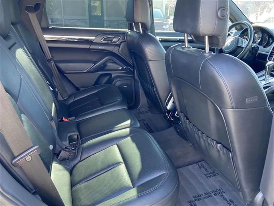 2020 Porsche Macan - Image 13 of 30