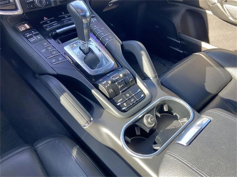 2020 Porsche Macan - Image 21 of 30