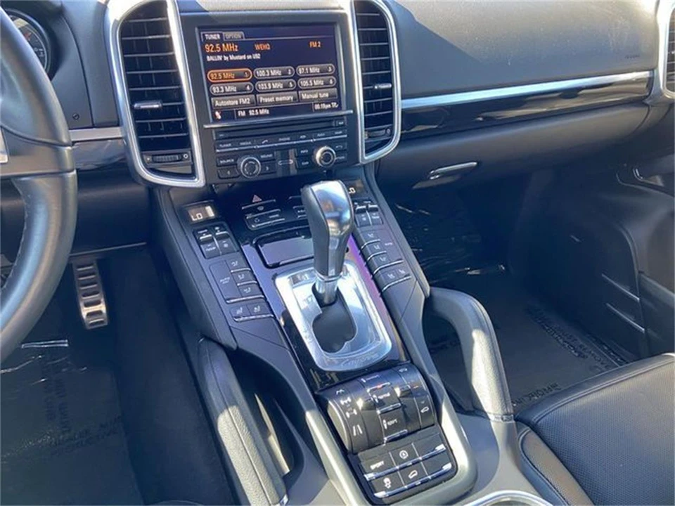 2020 Porsche Macan - Image 22 of 30