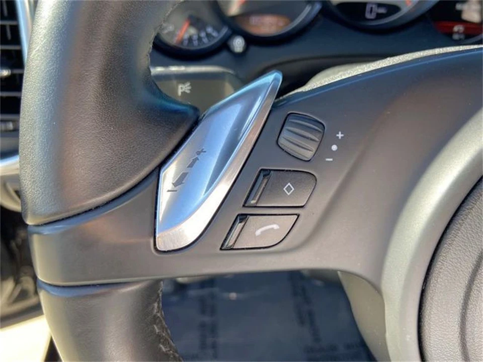 2020 Porsche Macan - Image 26 of 30