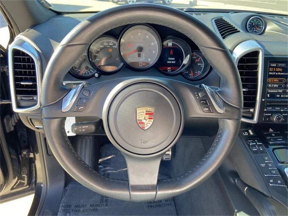 2020 Porsche Macan - Image 27 of 30