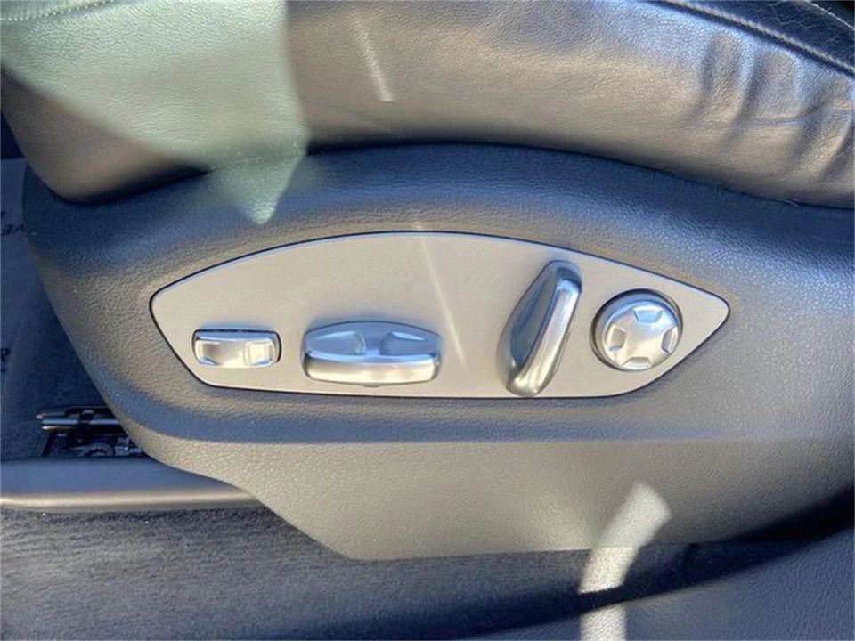 2020 Porsche Macan - Image 28 of 30