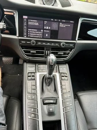 2020 Porsche Macan - Image 9 of 10