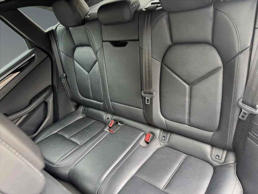2020 Porsche Macan - Image 17 of 20