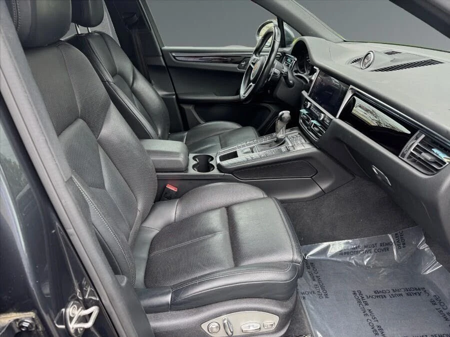 2020 Porsche Macan - Image 18 of 20