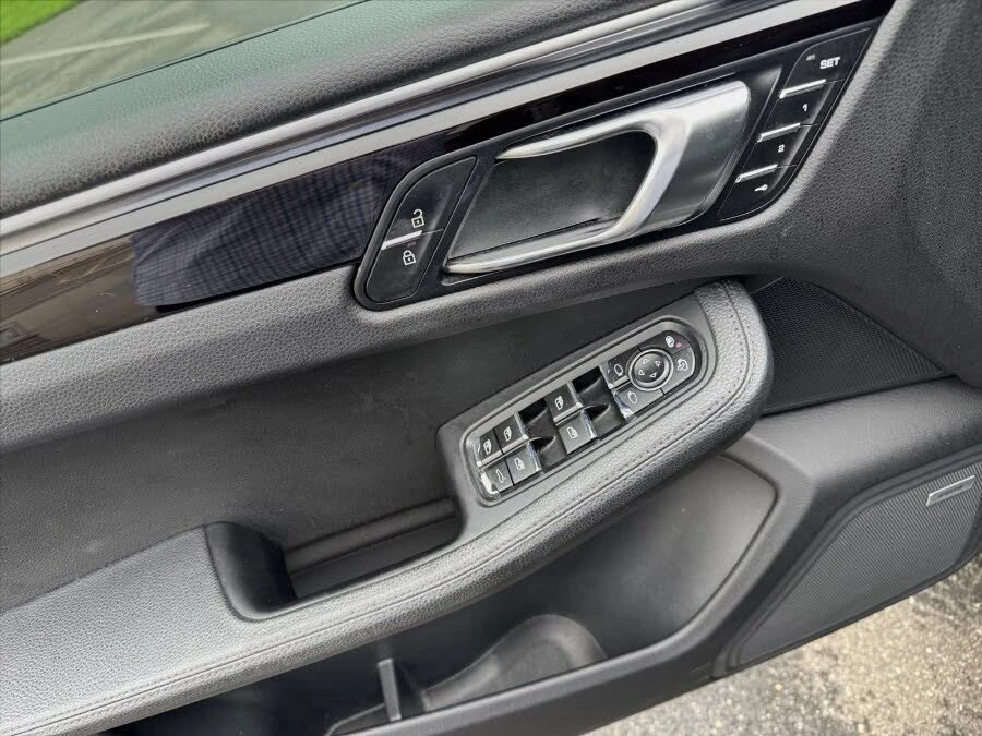 2020 Porsche Macan - Image 10 of 20