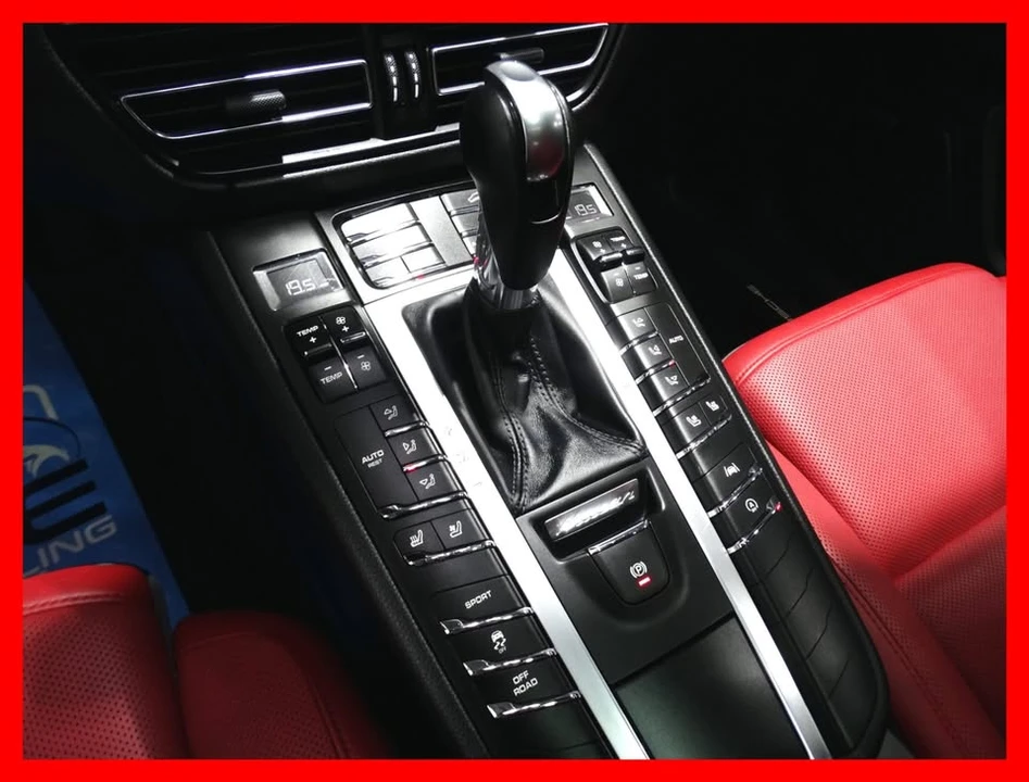 2020 Porsche Macan - Image 18 of 20