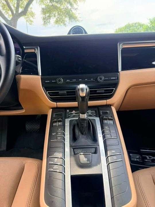 2020 Porsche Macan - Image 10 of 16