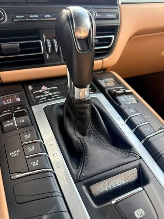 2020 Porsche Macan - Image 12 of 16
