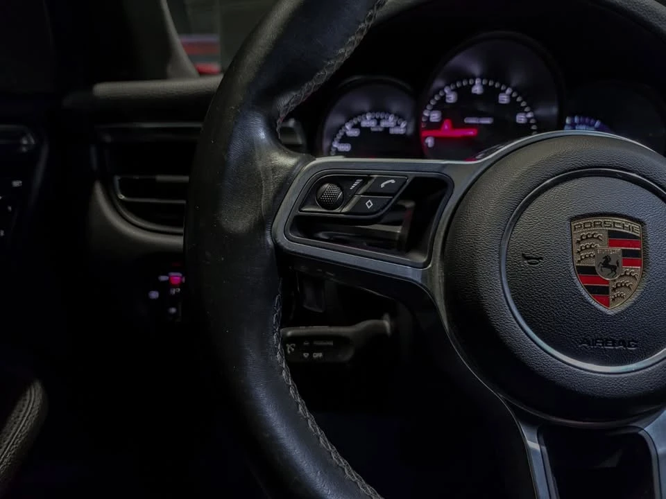 2020 Porsche Macan - Image 15 of 20