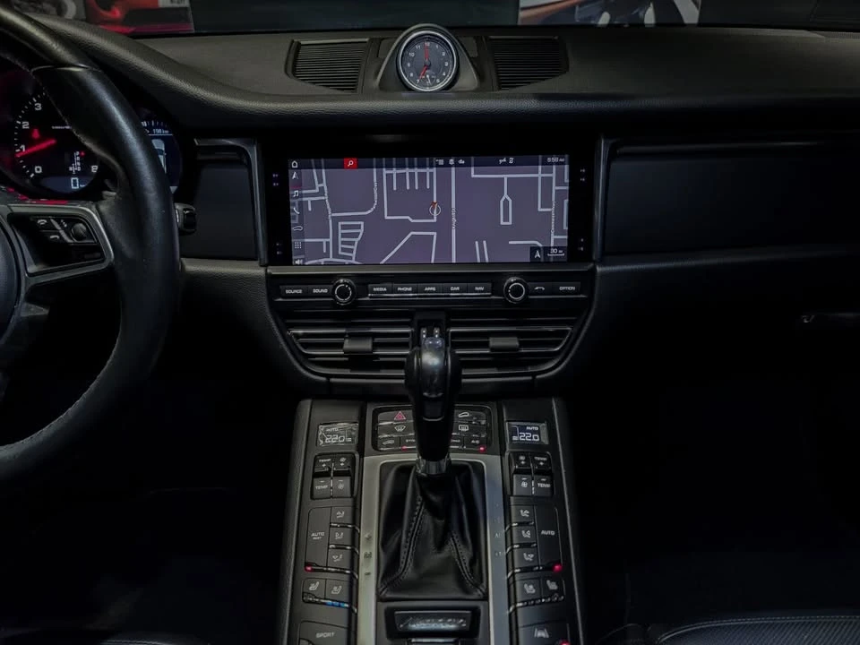 2020 Porsche Macan - Image 17 of 20