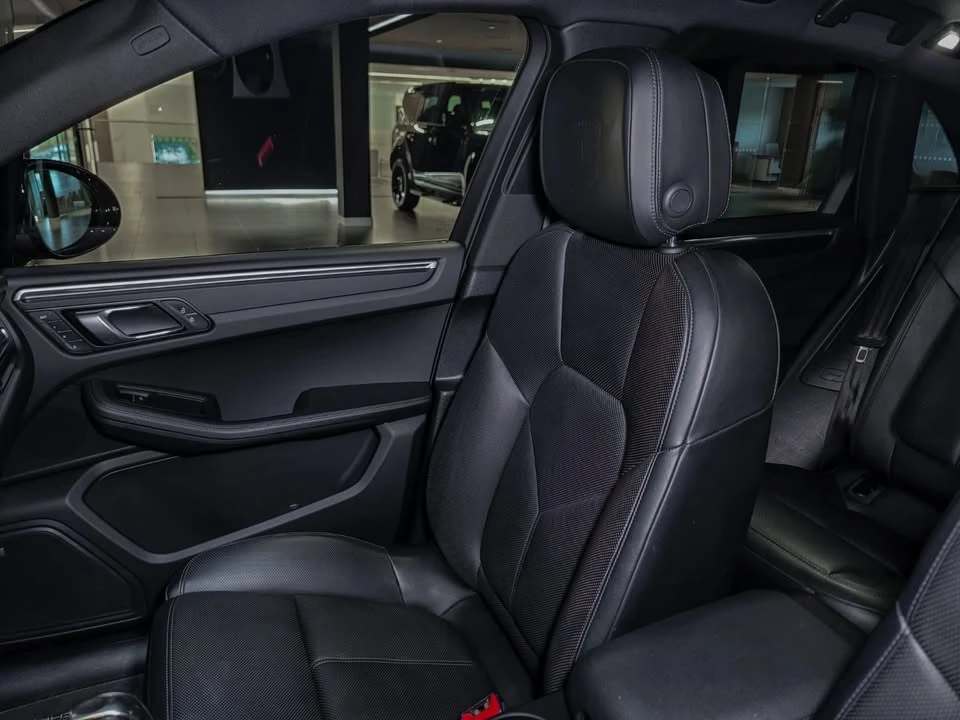 2020 Porsche Macan - Image 18 of 20