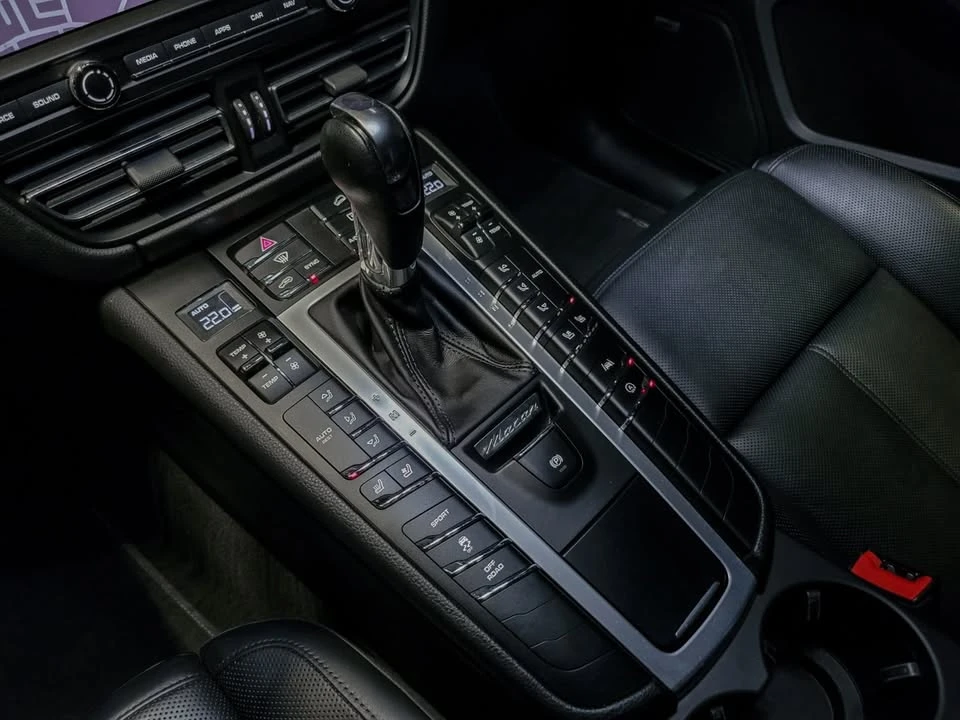 2020 Porsche Macan - Image 16 of 20