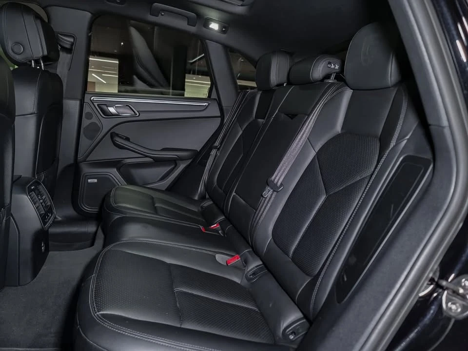 2020 Porsche Macan - Image 19 of 20