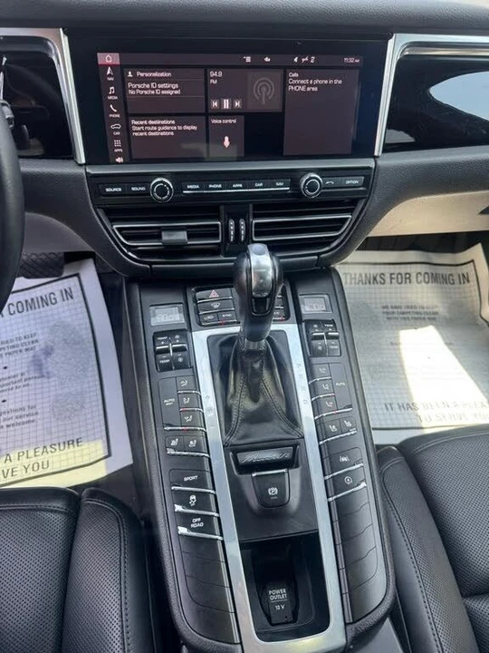 2020 Porsche Macan - Image 13 of 20
