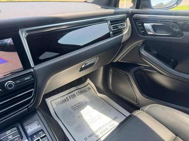 2020 Porsche Macan - Image 19 of 20