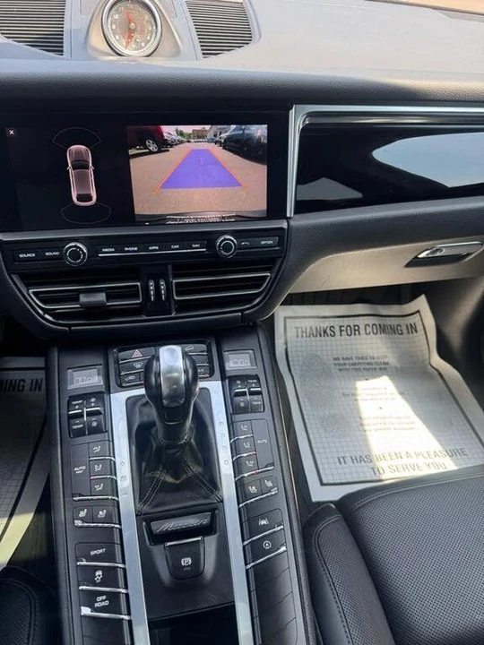 2020 Porsche Macan - Image 18 of 20