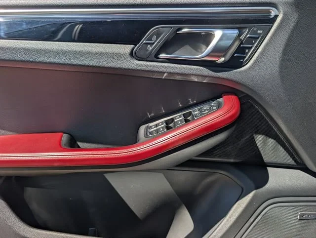 2020 Porsche Macan - Image 19 of 20